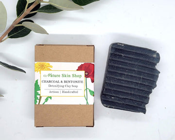 Savon détoxifiant au charbon actif et à l'argile bentonite (pour peaux grasses et à tendance acnéique)