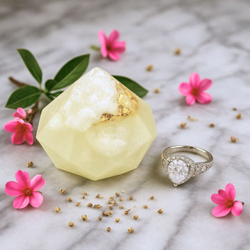 Savon gemme pierre de naissance diamant avec bague en argent cachée