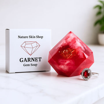 Savon gemme pierre de naissance grenat avec bague en argent cachée
