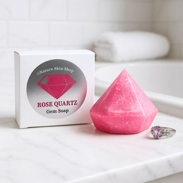 Savon bijou en quartz rose avec bague en argent cachée